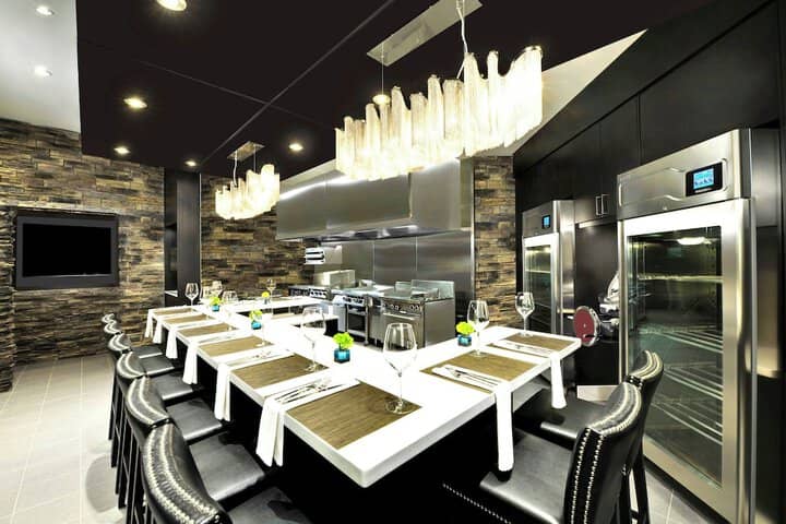 Dining 67 of 99