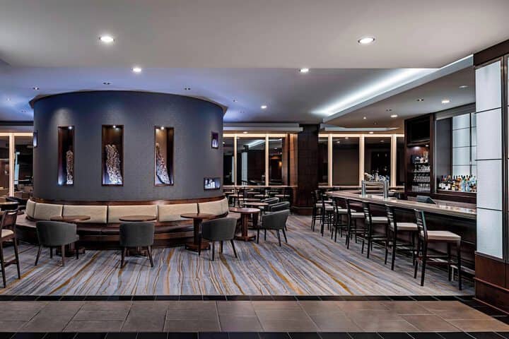 Lounge 70 of 99